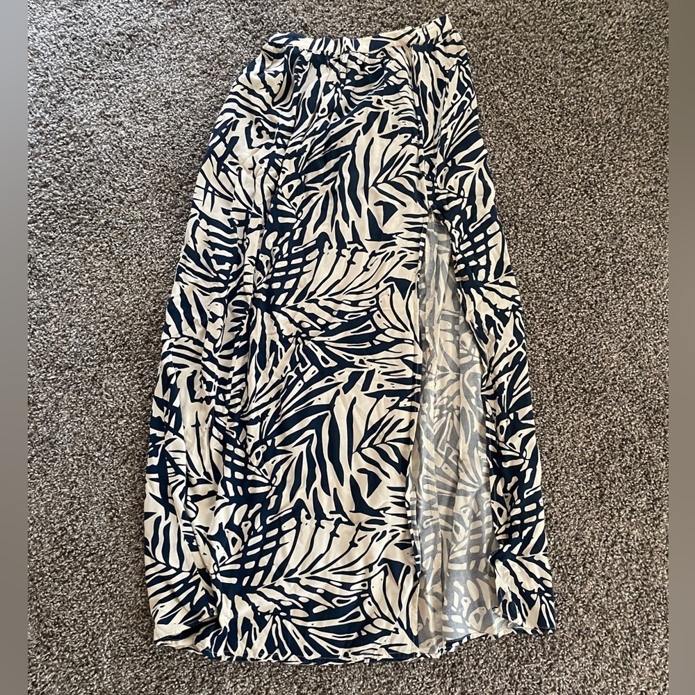 Skirt w/ Thigh Slit